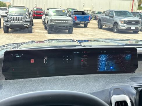 Used 2025 Ford Expedition Active RWD image 19