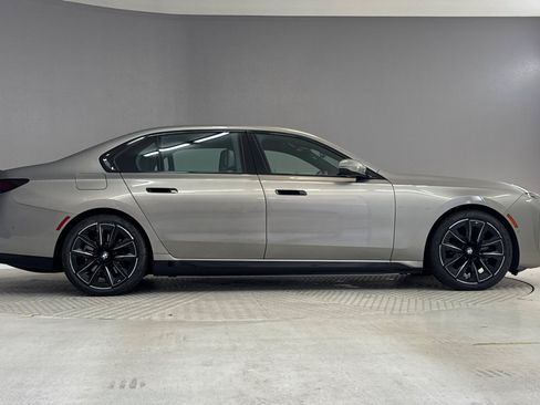 Used 2023 BMW i7 xDrive60 AWD/4WD image 8