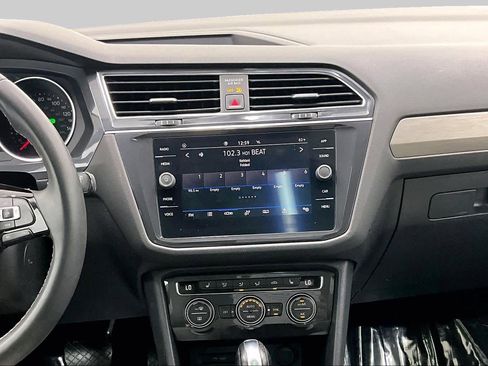 Used 2021 Volkswagen Tiguan SE w/ Panoramic Sunroof Package FWD image 7