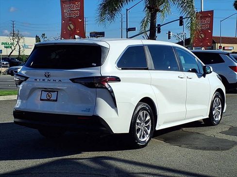 Certified 2024 Toyota Sienna LE image 4