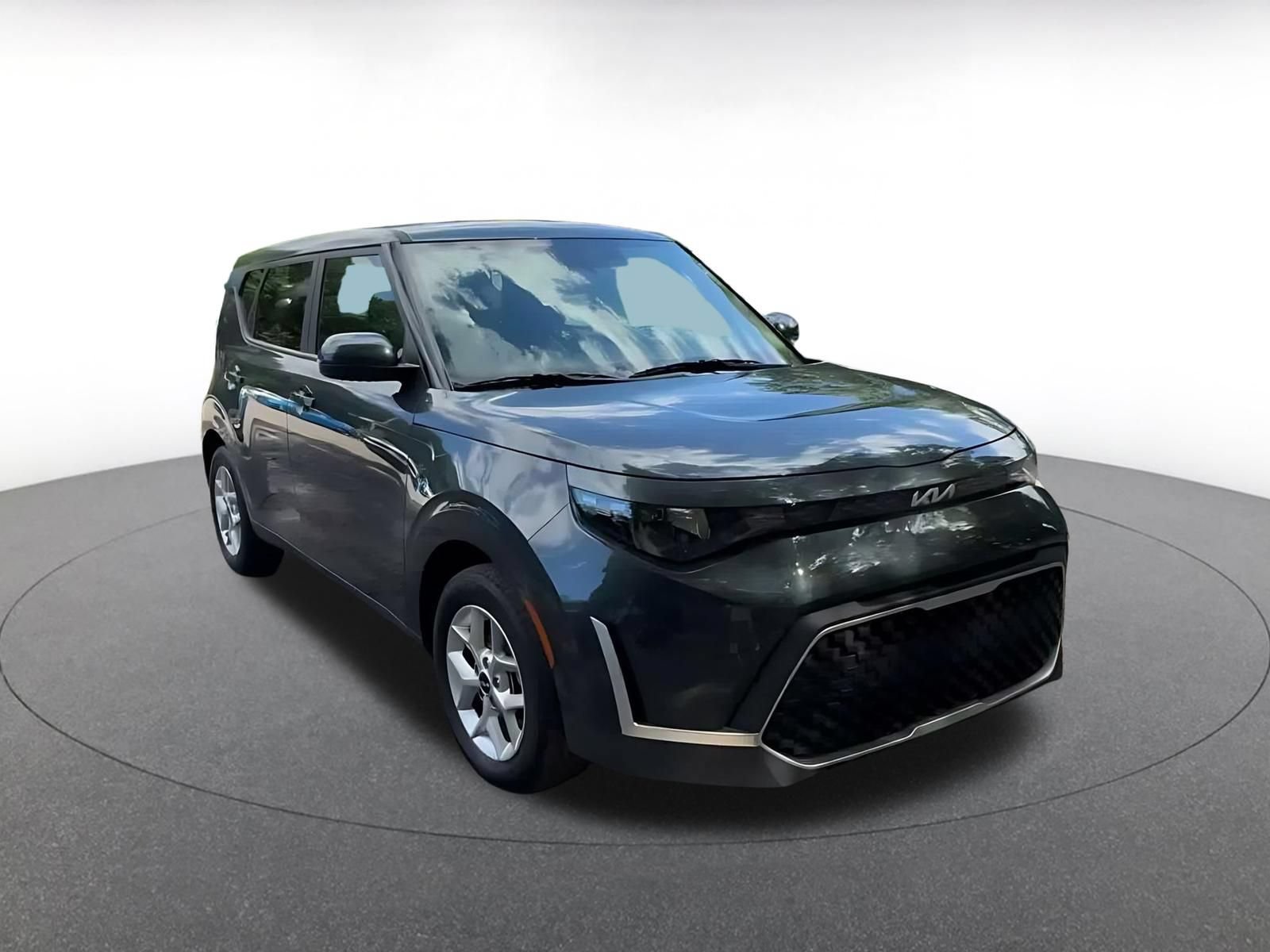 Used 2025 Kia Soul LX w/ LX Technology Package FWD image 3