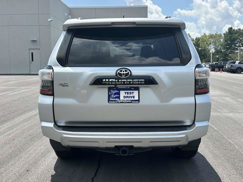 Used 2022 Toyota 4Runner TRD Off-Road Premium w/ Moonroof Package AWD/4WD image 25
