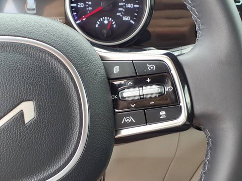 Used 2024 Kia Carnival EX FWD image 18