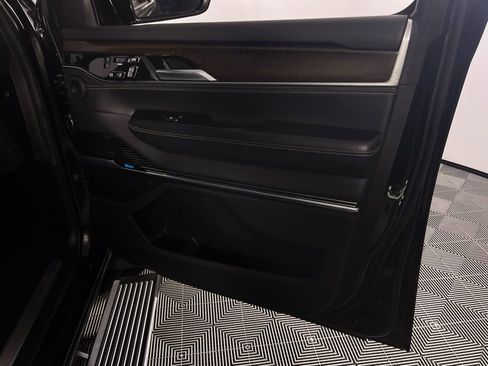 Certified 2022 Jeep Grand Wagoneer Series II w/ Convenience Group III image 31