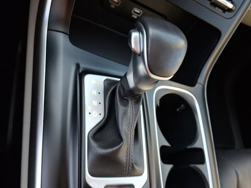 Used 2024 Kia Carnival LX image 27