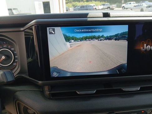 New 2025 Jeep Gladiator Sport image 33