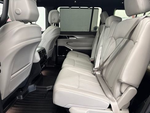 Used 2025 Jeep Wagoneer Series III AWD/4WD image 13