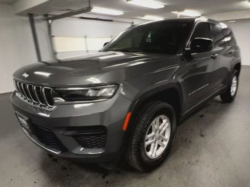 Used 2024 Jeep Grand Cherokee Laredo image 4