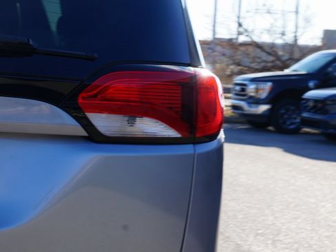 Used 2020 Chrysler Pacifica Touring-L w/ S Appearance Package image 6