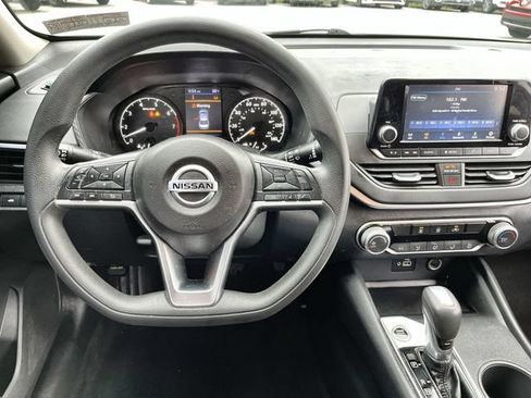 Used 2022 Nissan Altima 2.5 S FWD image 12