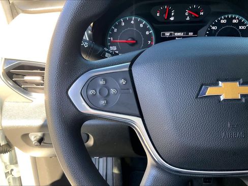 Used 2022 Chevrolet Traverse LS image 22