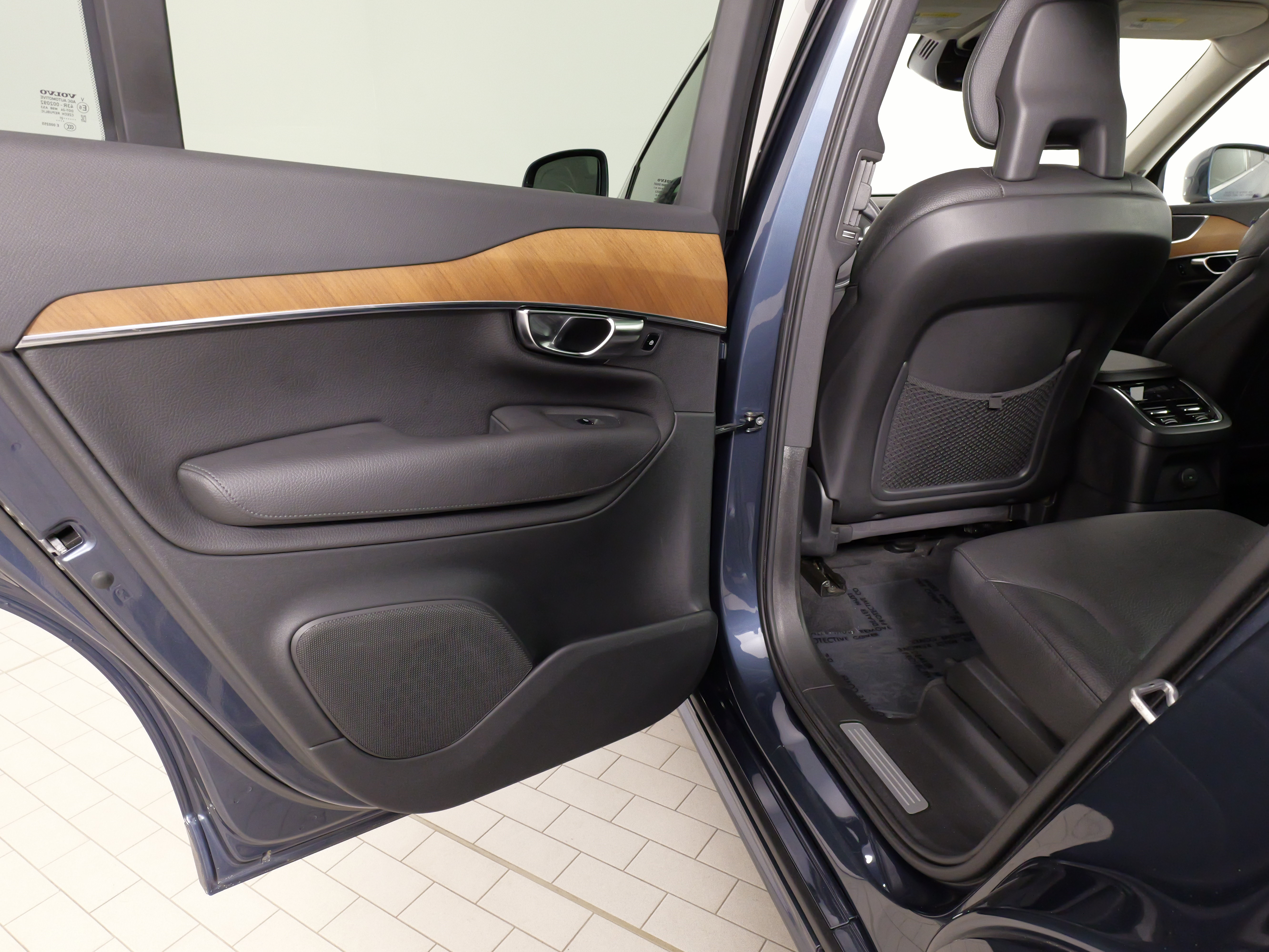 Used 2021 Volvo XC90 T8 Inscription Expression w/ Protection Package Premier AWD/4WD image 30