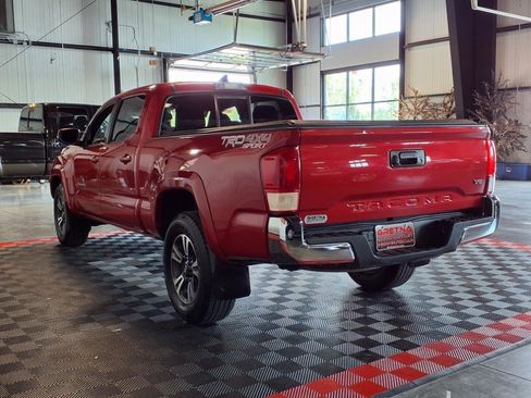 Used 2016 Toyota Tacoma TRD Sport image 4