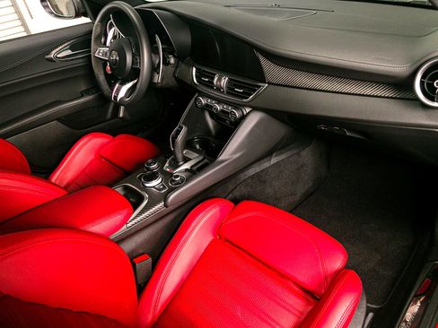 Used 2024 Alfa Romeo Giulia Quadrifoglio image 35