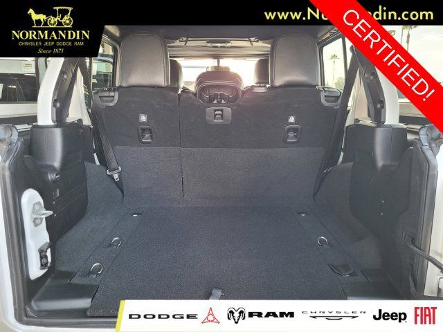 Certified 2018 Jeep Wrangler Unlimited Sahara w/ LED Lighting Group AWD/4WD image 19