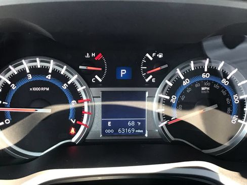 Used 2018 Toyota 4Runner Limited AWD/4WD image 10