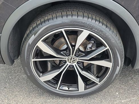 Used 2024 Volkswagen Tiguan SEL R-Line AWD/4WD image 7