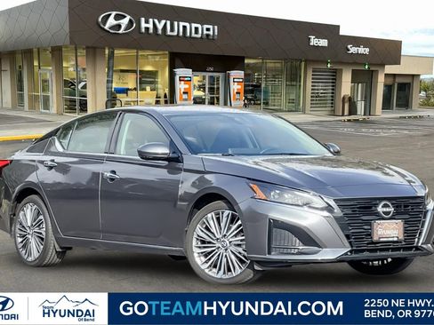 Used 2024 Nissan Altima 2.5 SL image 1