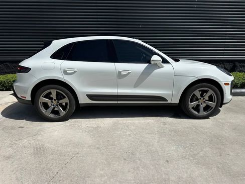 Certified 2024 Porsche Macan AWD/4WD image 11
