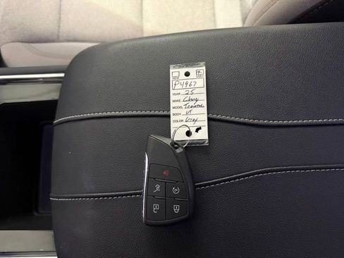 Certified 2025 Chevrolet Traverse LT image 23