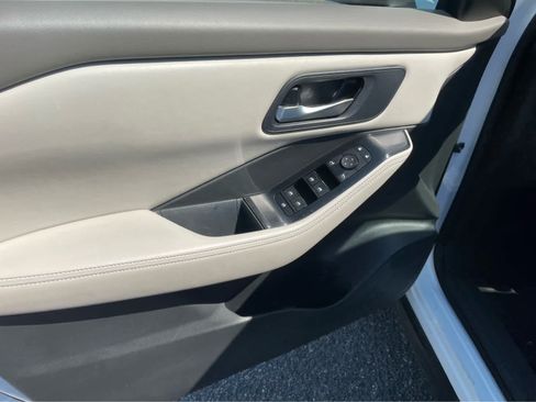 Used 2024 Nissan Rogue SV AWD/4WD image 11