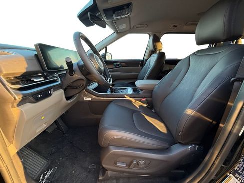 New 2026 Kia Carnival FWD image 9