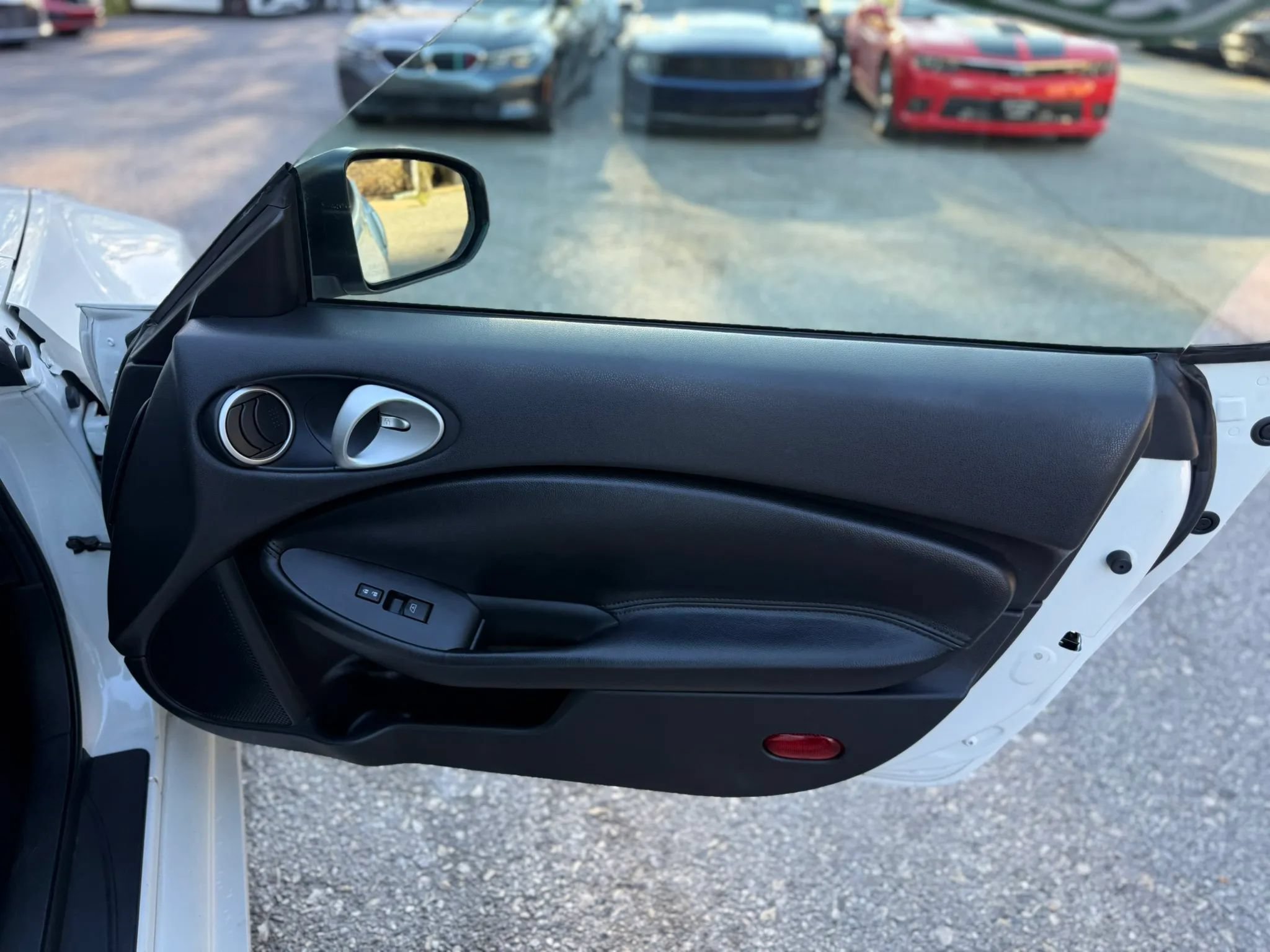 Used 2011 Nissan 370Z Coupe RWD image 11