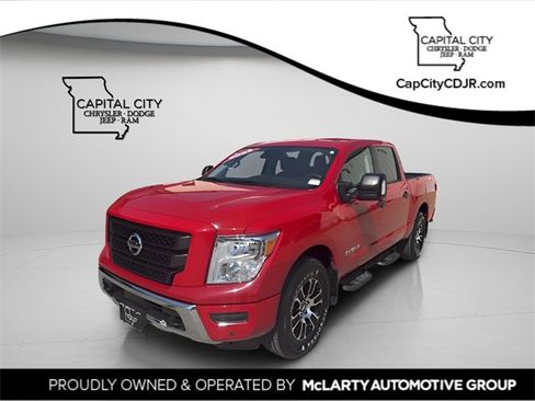 Used 2022 Nissan Titan SV w/ SV Convenience Package image 1