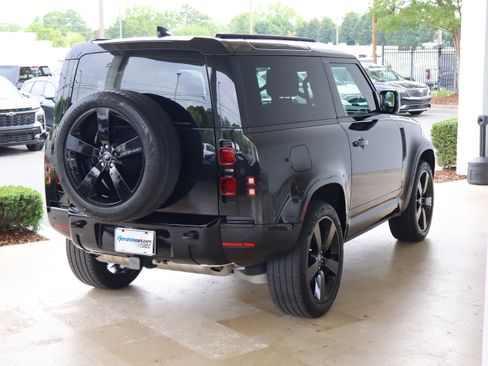 Used 2024 Land Rover Defender 90 X-Dynamic SE AWD/4WD image 10