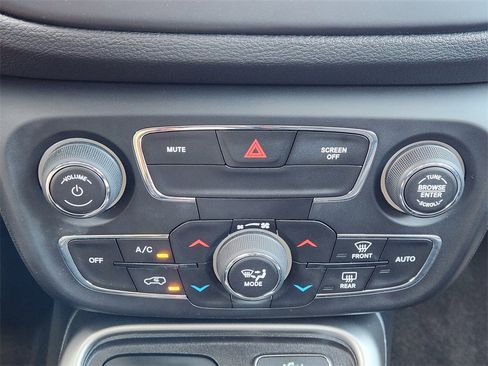 Used 2019 Jeep Compass Latitude image 18