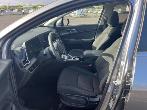 Used 2025 Kia Sportage LX FWD image 21