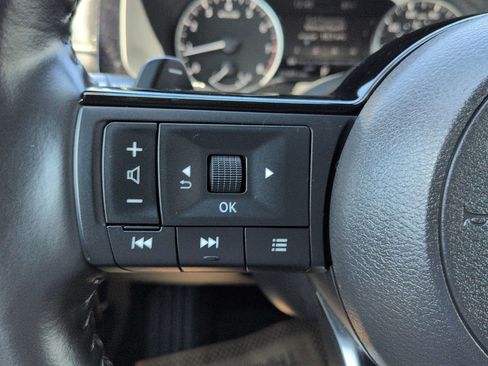 Used 2025 Nissan Pathfinder SL AWD/4WD image 16