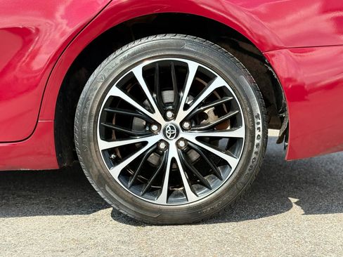 Used 2018 Toyota Camry SE w/ Convenience Package FWD image 35
