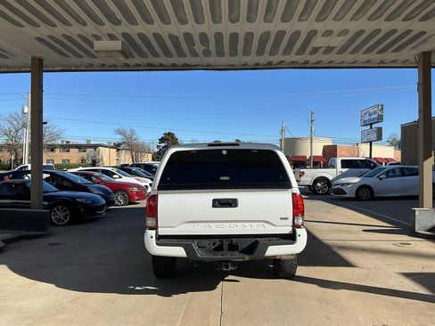 Used 2016 Toyota Tacoma TRD Off-Road image 6