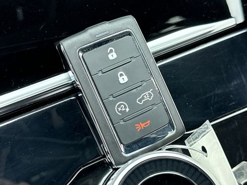 Used 2023 Jeep Grand Cherokee Limited w/ Luxury Tech Group II image 24