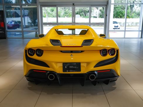 Used 2023 Ferrari F8 Tributo RWD image 39