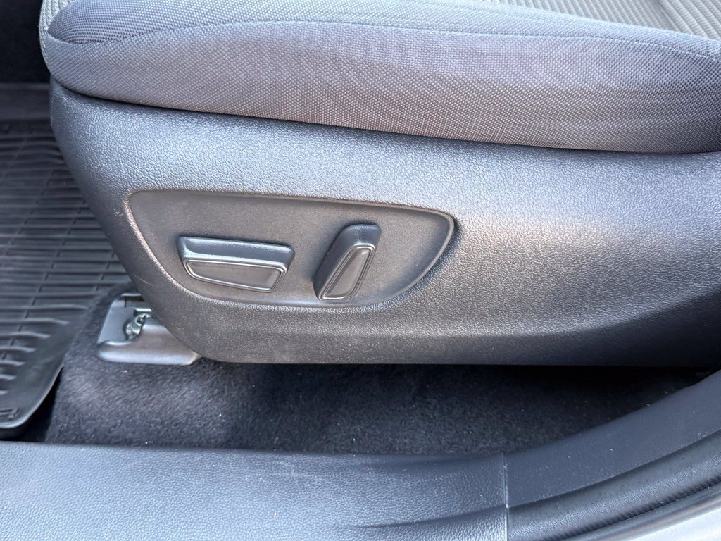 Used 2022 Toyota Highlander LE AWD/4WD image 24