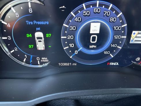 Used 2018 Cadillac Escalade Premium Luxury AWD/4WD image 30