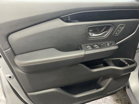 Certified 2025 Honda Pilot TrailSport image 13