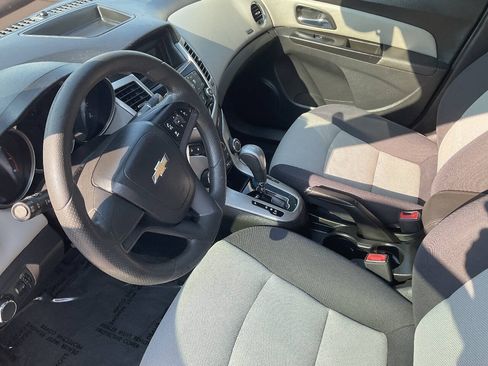 Used 2014 Chevrolet Cruze LS FWD image 10