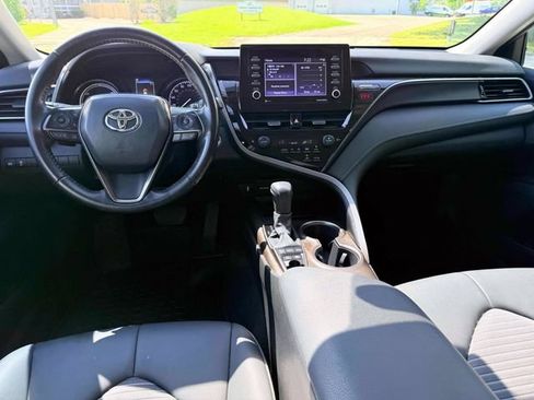 Used 2022 Toyota Camry SE w/ Convenience Package FWD image 13