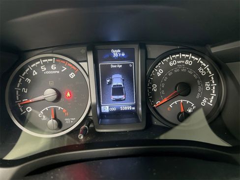 Used 2020 Toyota Tacoma SR5 image 11