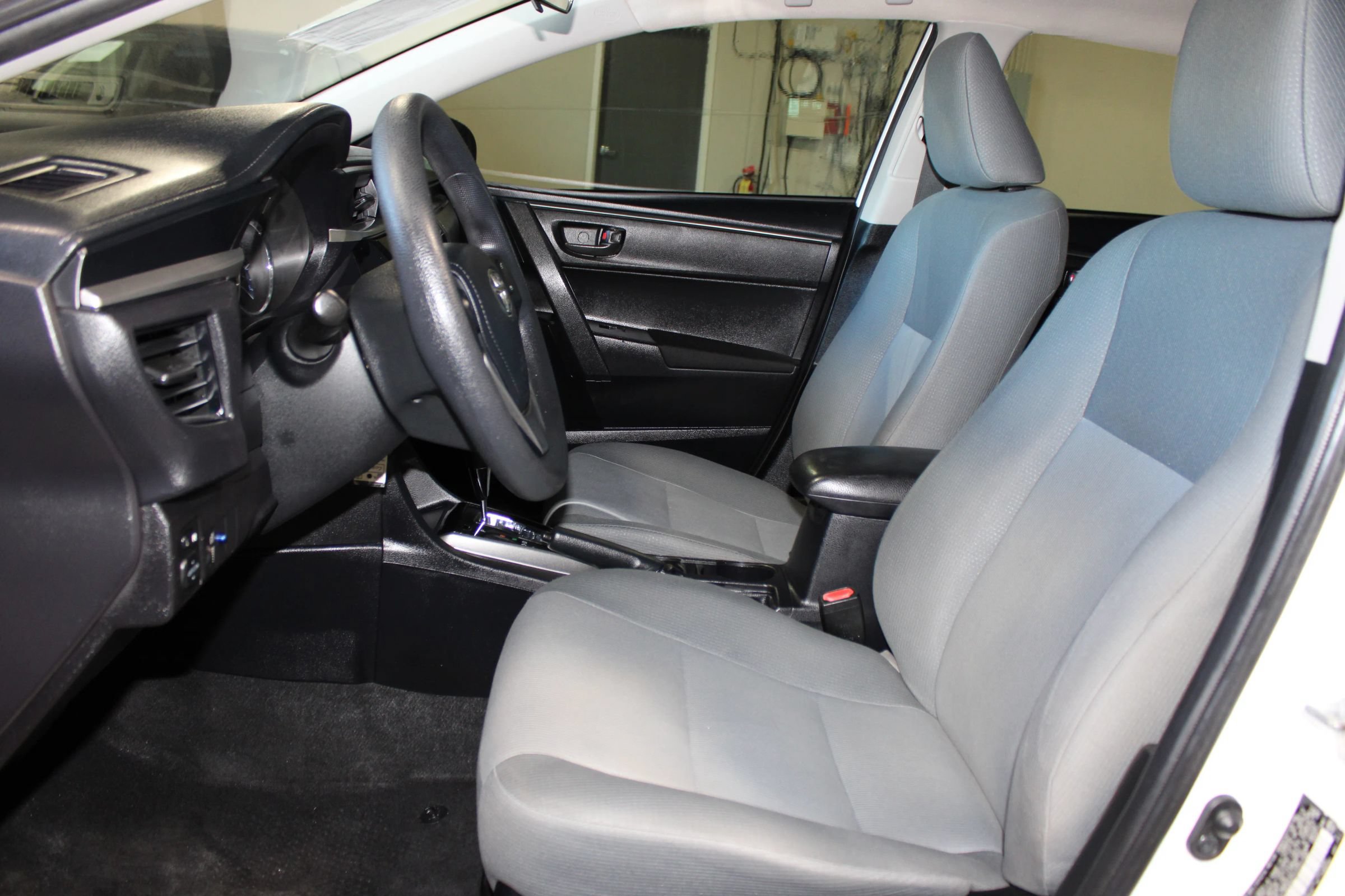 Used 2014 Toyota Corolla L FWD image 20