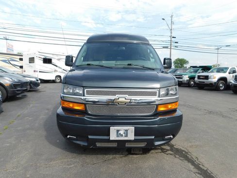 Used 2018 Chevrolet Express 2500 w/ Enhanced Convenience Package RWD image 3