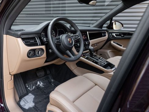 New 2026 Porsche Macan image 4