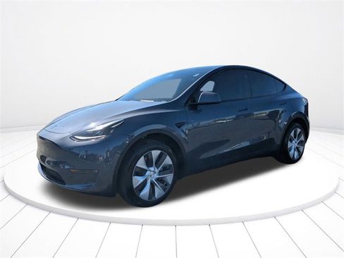 Used 2023 Tesla Model Y Long Range image 7