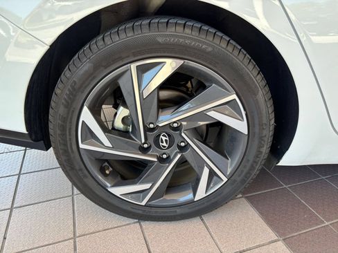 Used 2025 Hyundai Elantra SEL FWD image 31