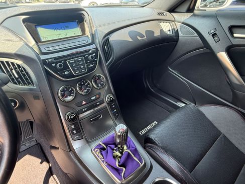 Used 2015 Hyundai Genesis 3.8 RWD image 9