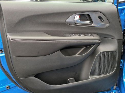 New 2026 Chrysler Pacifica Select image 12