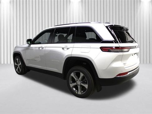 New 2025 Jeep Grand Cherokee Limited w/ Luxury Tech Group II image 5